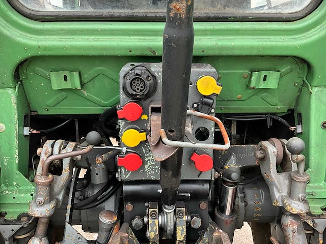 1983 fendt 305ls turbomatik tweewielaangedreven landbouwtractor - afbeelding 6 van  22