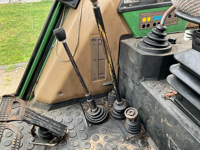 1983 fendt 305ls turbomatik tweewielaangedreven landbouwtractor - afbeelding 16 van  22