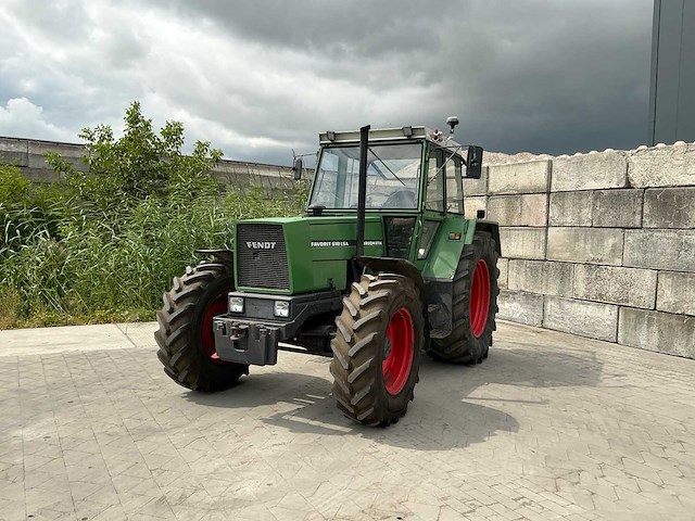 1983 fendt favorit 610lsa turbomatik vierwielaangedreven landbouwtractor - afbeelding 1 van  24