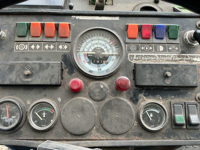 1983 fendt favorit 610lsa turbomatik vierwielaangedreven landbouwtractor - afbeelding 23 van  24