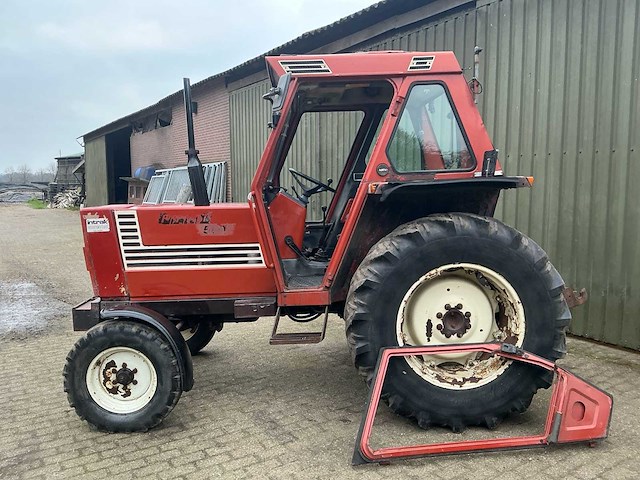 1983 fiat 580 oldtimer tractor - afbeelding 12 van  29