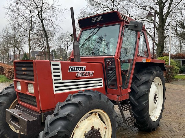 1983 fiatagri 680 dth vierwielaangedreven landbouwtractor - afbeelding 2 van  33