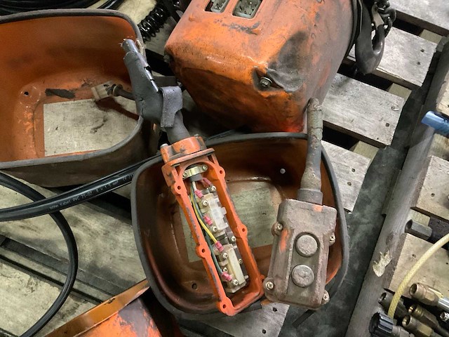 1983 hitachi 1/2fh kettingtakel - afbeelding 2 van  4