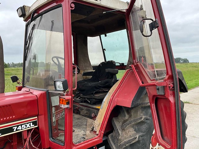 1983 international 745xl tweewielaangedreven landbouwtractor - afbeelding 12 van  30