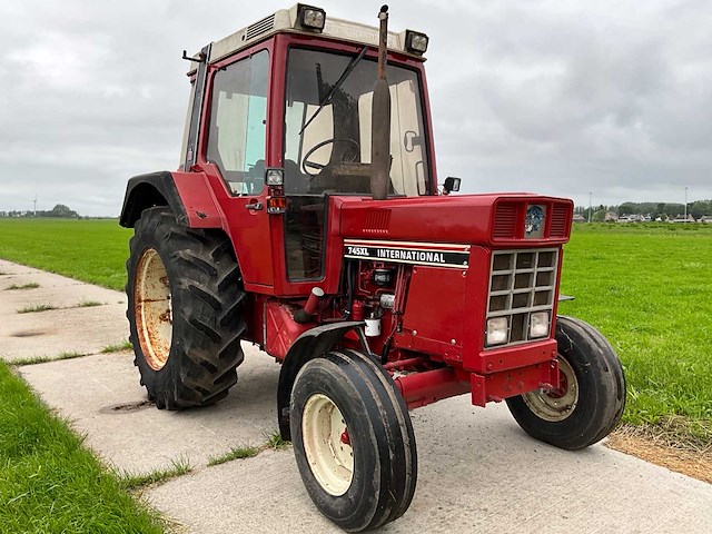 1983 international 745xl tweewielaangedreven landbouwtractor - afbeelding 25 van  30