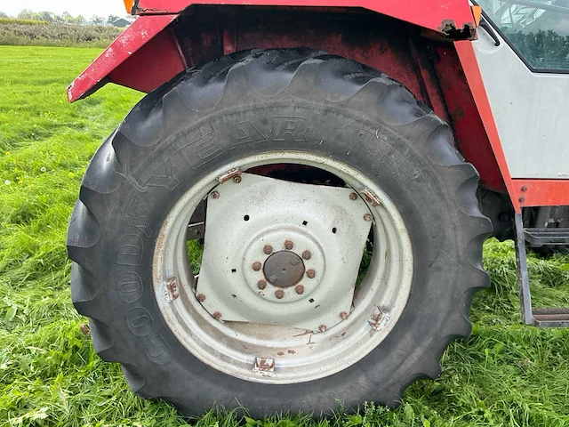 1983 massey ferguson 675 tweewielaangedreven landbouwtractor - afbeelding 24 van  26