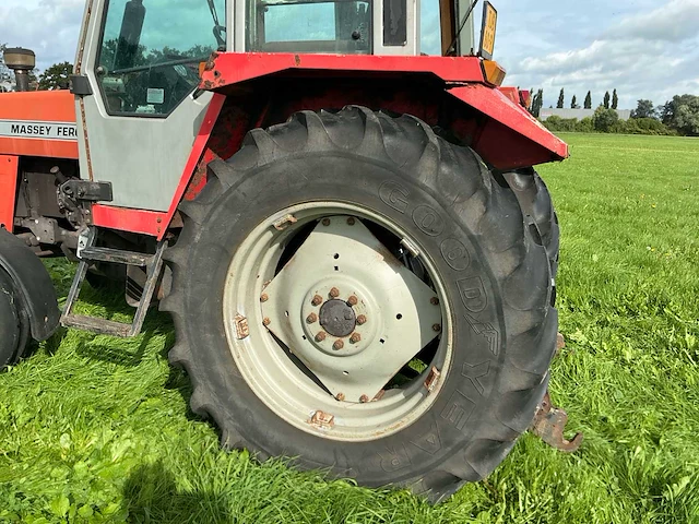 1983 massey ferguson 675 tweewielaangedreven landbouwtractor - afbeelding 11 van  26