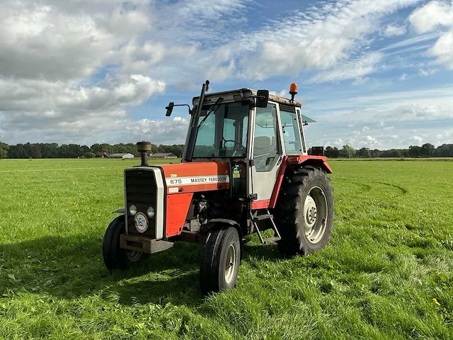 1983 massey ferguson 675 tweewielaangedreven landbouwtractor - afbeelding 1 van  26