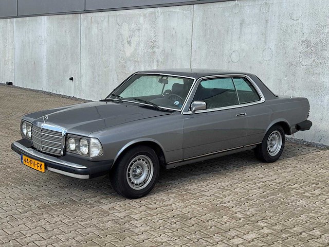1983 mercedes-benz 300 cd personenauto - afbeelding 1 van  34