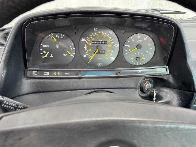1983 mercedes-benz 300 cd personenauto - afbeelding 16 van  34