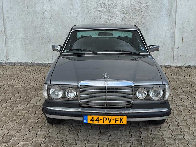 1983 mercedes-benz 300 cd personenauto - afbeelding 12 van  34