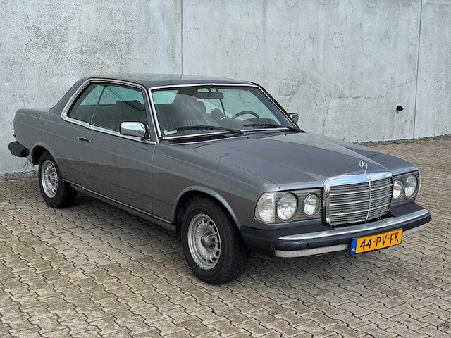 1983 mercedes-benz 300 cd personenauto - afbeelding 23 van  34