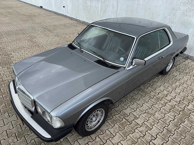 1983 mercedes-benz 300 cd personenauto - afbeelding 31 van  34