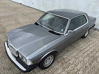 1983 mercedes-benz 300 cd personenauto - afbeelding 31 van  34