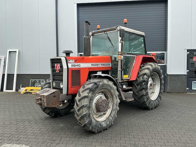 1983 mf 2640 vierwielaangedreven landbouwtractor - afbeelding 1 van  30