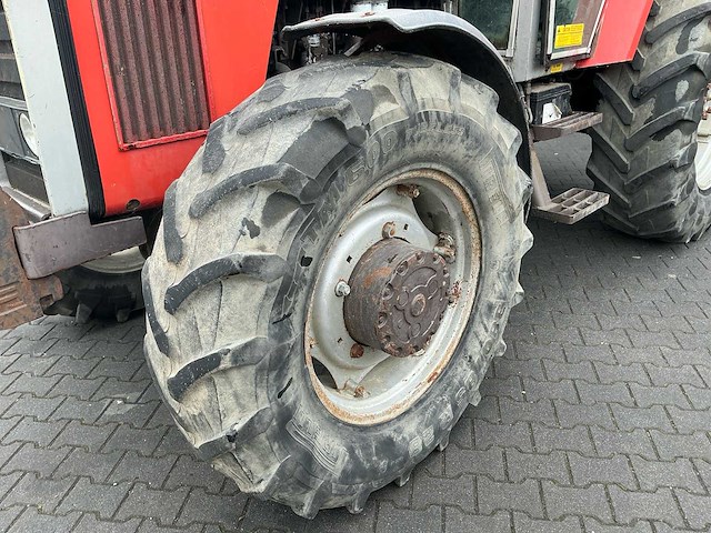 1983 mf 2640 vierwielaangedreven landbouwtractor - afbeelding 19 van  30