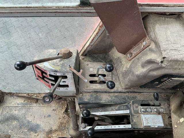 1983 mf 2640 vierwielaangedreven landbouwtractor - afbeelding 25 van  30