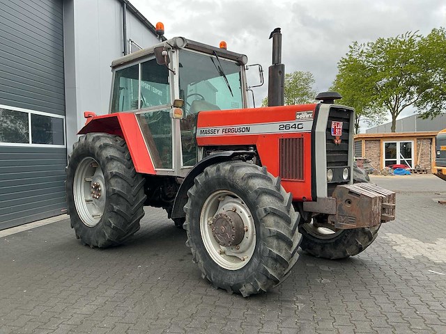 1983 mf 2640 vierwielaangedreven landbouwtractor - afbeelding 18 van  30