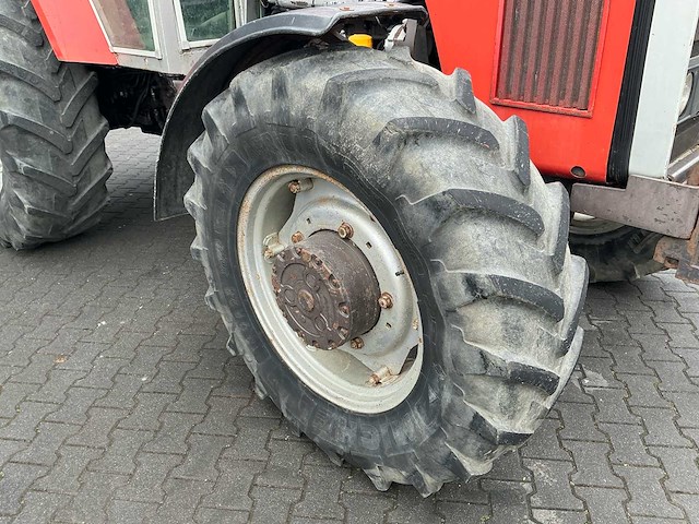 1983 mf 2640 vierwielaangedreven landbouwtractor - afbeelding 23 van  30