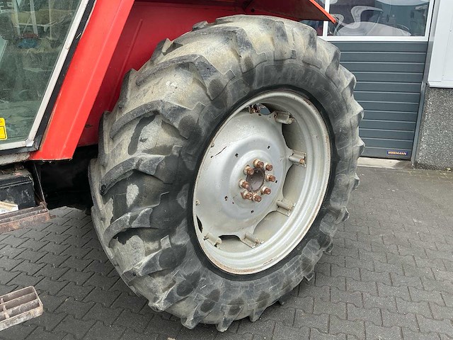 1983 mf 2640 vierwielaangedreven landbouwtractor - afbeelding 27 van  30