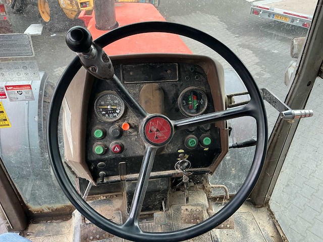 1983 mf 2640 vierwielaangedreven landbouwtractor - afbeelding 3 van  30