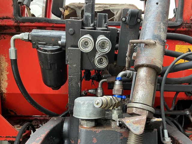 1983 valmet 705 vierwielaangedreven landbouwtractor - afbeelding 1 van  14