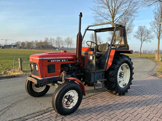 1983 zetor 6011 tweewielaangedreven landbouwtractor - afbeelding 1 van  21