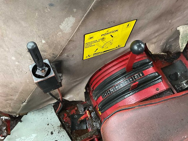 1984 - case ih - 633 - vierwielaangedreven landbouwtractor - afbeelding 11 van  22