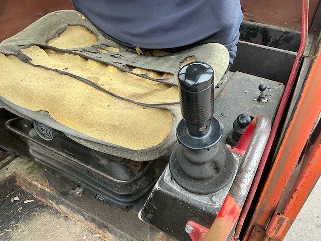 1984 atlas 1301e banden graafmachine - afbeelding 2 van  9