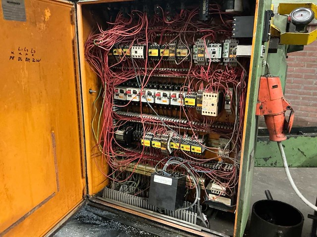 1984 behringer hbp260a afkortcirkelzaagmachine - afbeelding 24 van  30