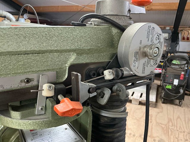 1984 dewalt radiaalafkortzaagmachine - afbeelding 11 van  12