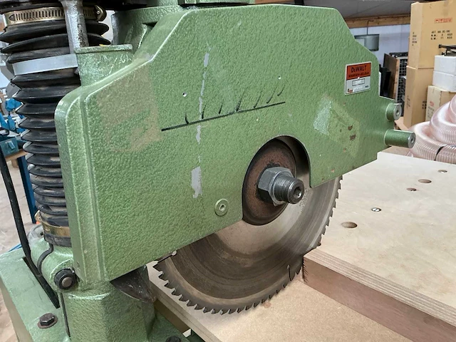 1984 dewalt radiaalafkortzaagmachine - afbeelding 5 van  12