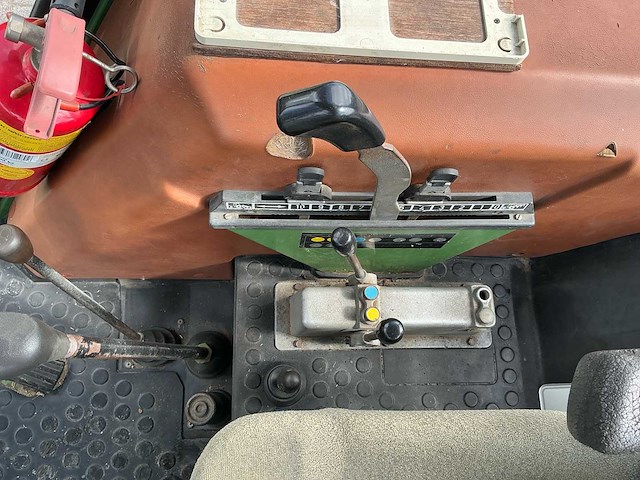1984 fendt farmer 306ls turbomatik tweewielaangedreven landbouwtractor - afbeelding 8 van  18