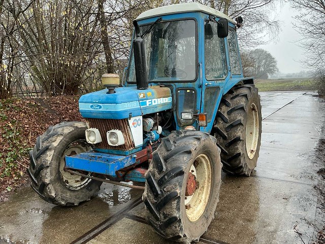 1984 ford 4610 vierwielaangedreven landbouwtractor - afbeelding 1 van  23