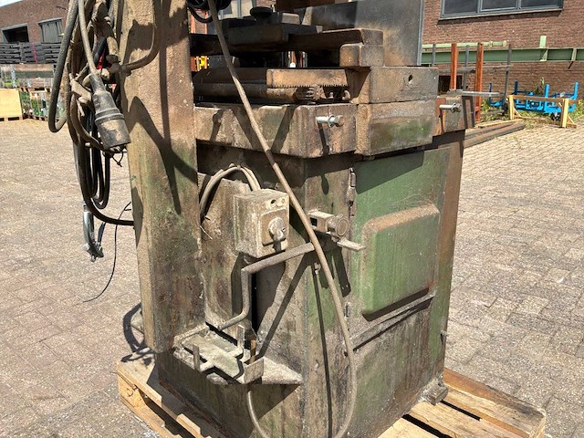 1984 kaltenbach skl-400 afkortcirkelzaagmachine - afbeelding 10 van  19
