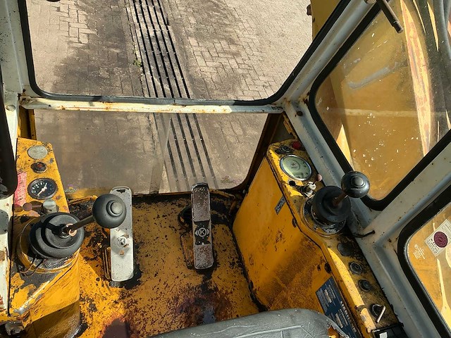 1984 liebher r900 rupsgraafmachine - afbeelding 23 van  37