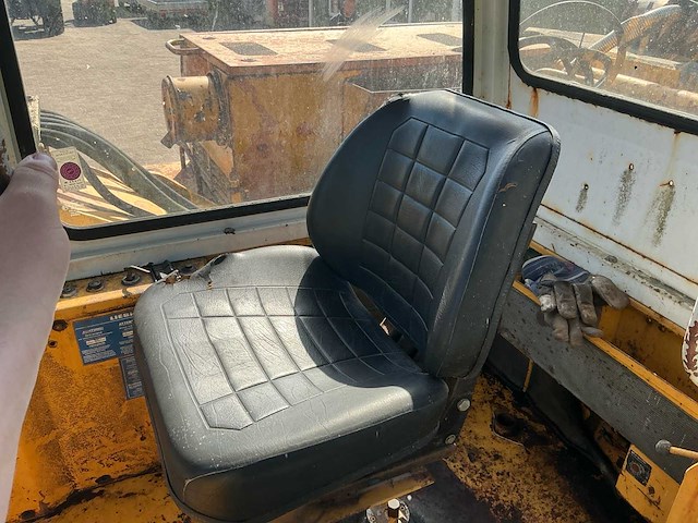 1984 liebher r900 rupsgraafmachine - afbeelding 10 van  37