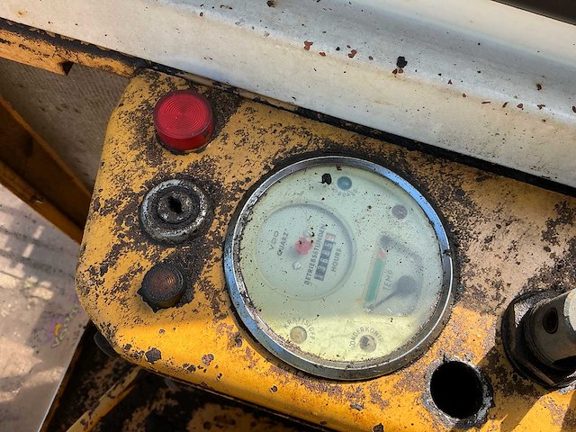 1984 liebher r900 rupsgraafmachine - afbeelding 19 van  35