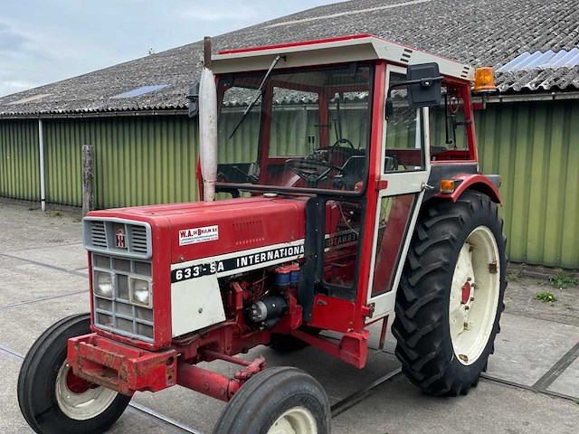 1984 mc cormick international 633 oldtimer tractor - afbeelding 1 van  22
