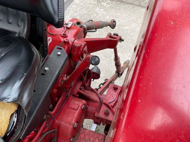 1984 mc cormick international 633 oldtimer tractor - afbeelding 13 van  22