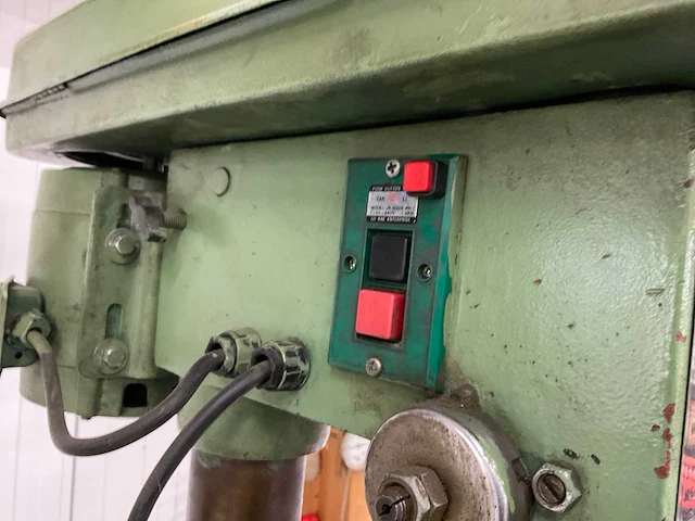 1984 sharp se-330b kolomboormachine - afbeelding 11 van  12
