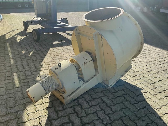 1984 typhoon s600 elektromotor met luchtsluis - afbeelding 6 van  13