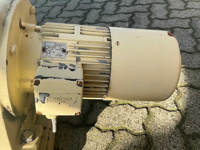 1984 typhoon s600 elektromotor met luchtsluis - afbeelding 12 van  13