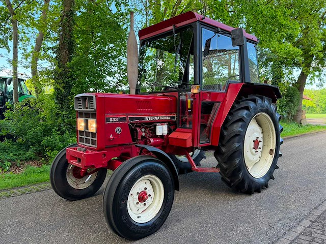 1985 case international 633 tweewielaangedreven landbouwtractor - afbeelding 1 van  13