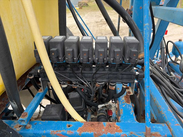 1985 delvano 2200l zelfrijdende veldspuit (27m) - afbeelding 4 van  23