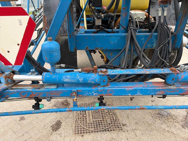 1985 delvano 2200l zelfrijdende veldspuit (27m) - afbeelding 5 van  23