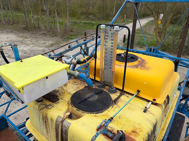 1985 delvano 2200l zelfrijdende veldspuit (27m) - afbeelding 8 van  23