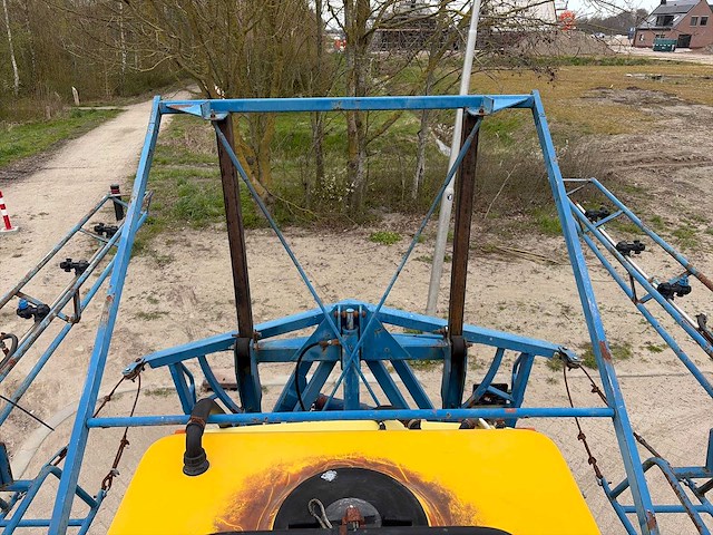 1985 delvano 2200l zelfrijdende veldspuit (27m) - afbeelding 9 van  23
