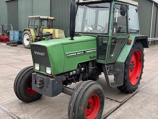 1985 fendt turbomatik farmer 304ls tweewielaangedreven landbouwtractor - afbeelding 1 van  13