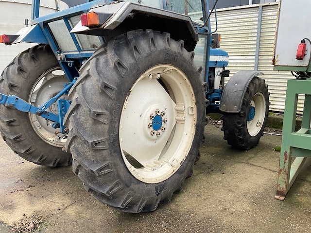 1985 ford 4610 vierwielaangedreven landbouwtractor - afbeelding 2 van  10